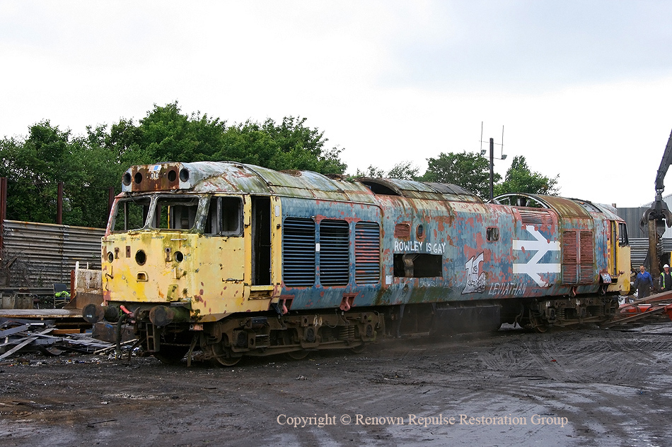 50040 being unloaded